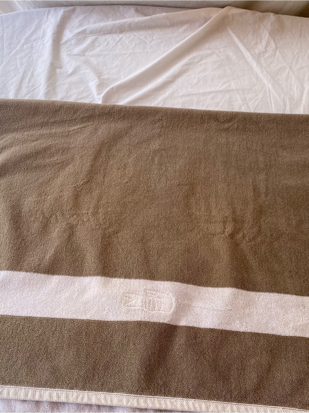 Lacoste Crocodile Logo Beach Bath Towel White Taupe Large Cotton - Picture 5 of 8